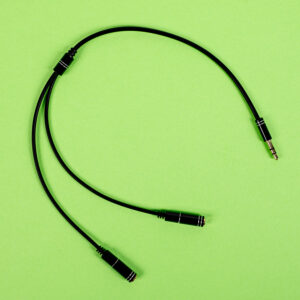 Gizzu 3-Pole Audio Splitter Cable - Black image 5